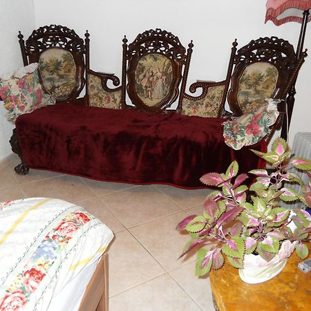 bed&breakfast in Flüh Hofstetten-Fluh Habitación foto