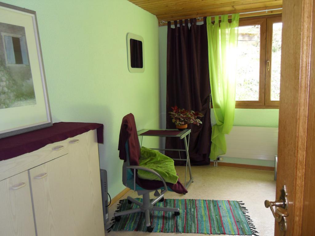 bed&breakfast in Flüh Hofstetten-Fluh Habitación foto